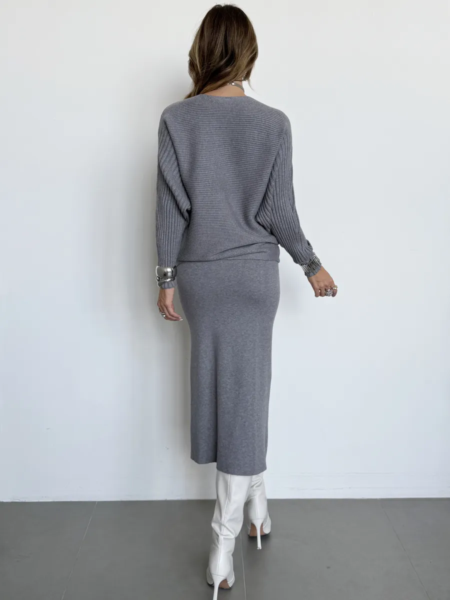 Серый теплый костюм с юбкой осенний трикотажный