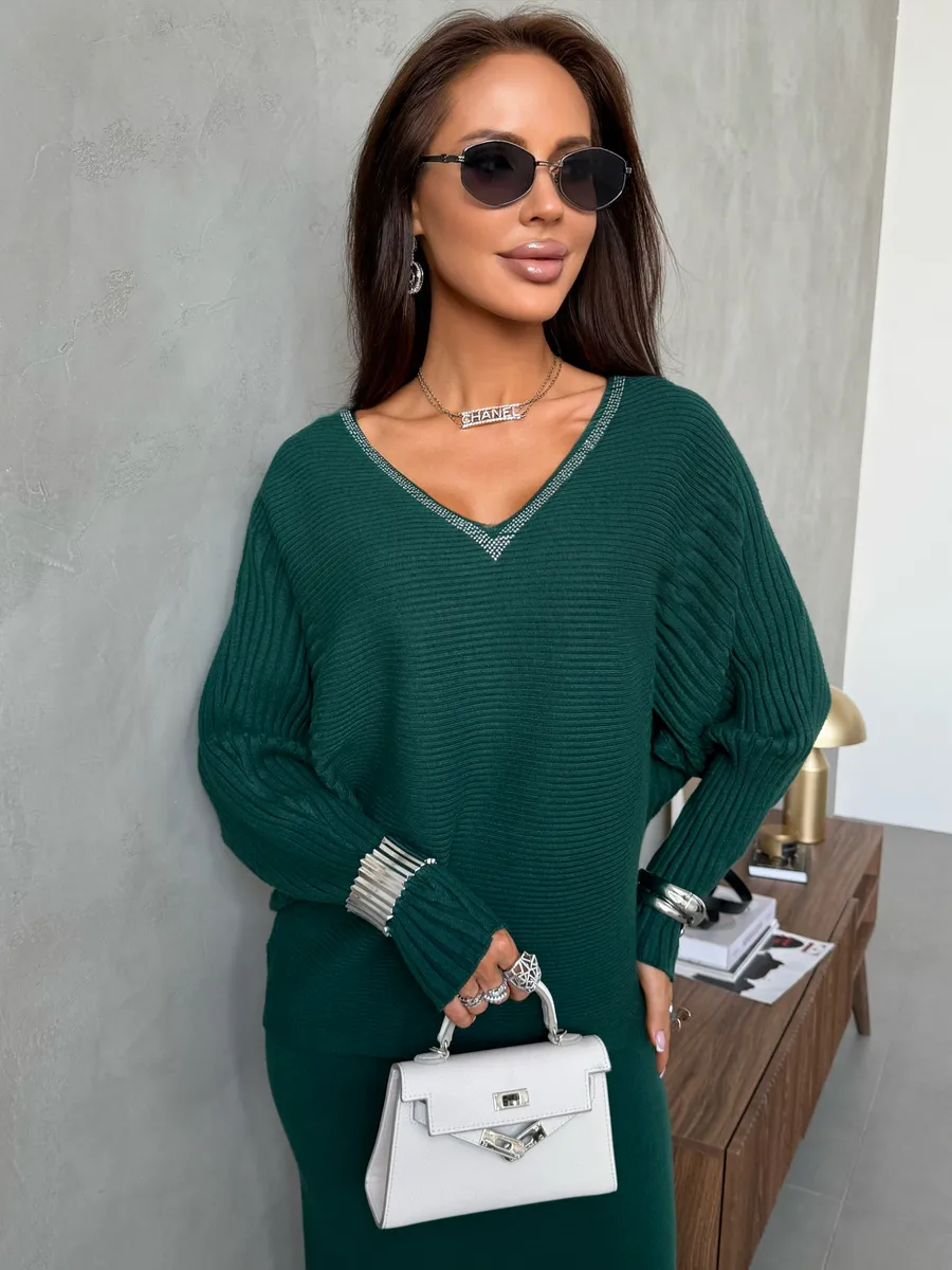 Зеленый теплый костюм с юбкой осенний трикотажный