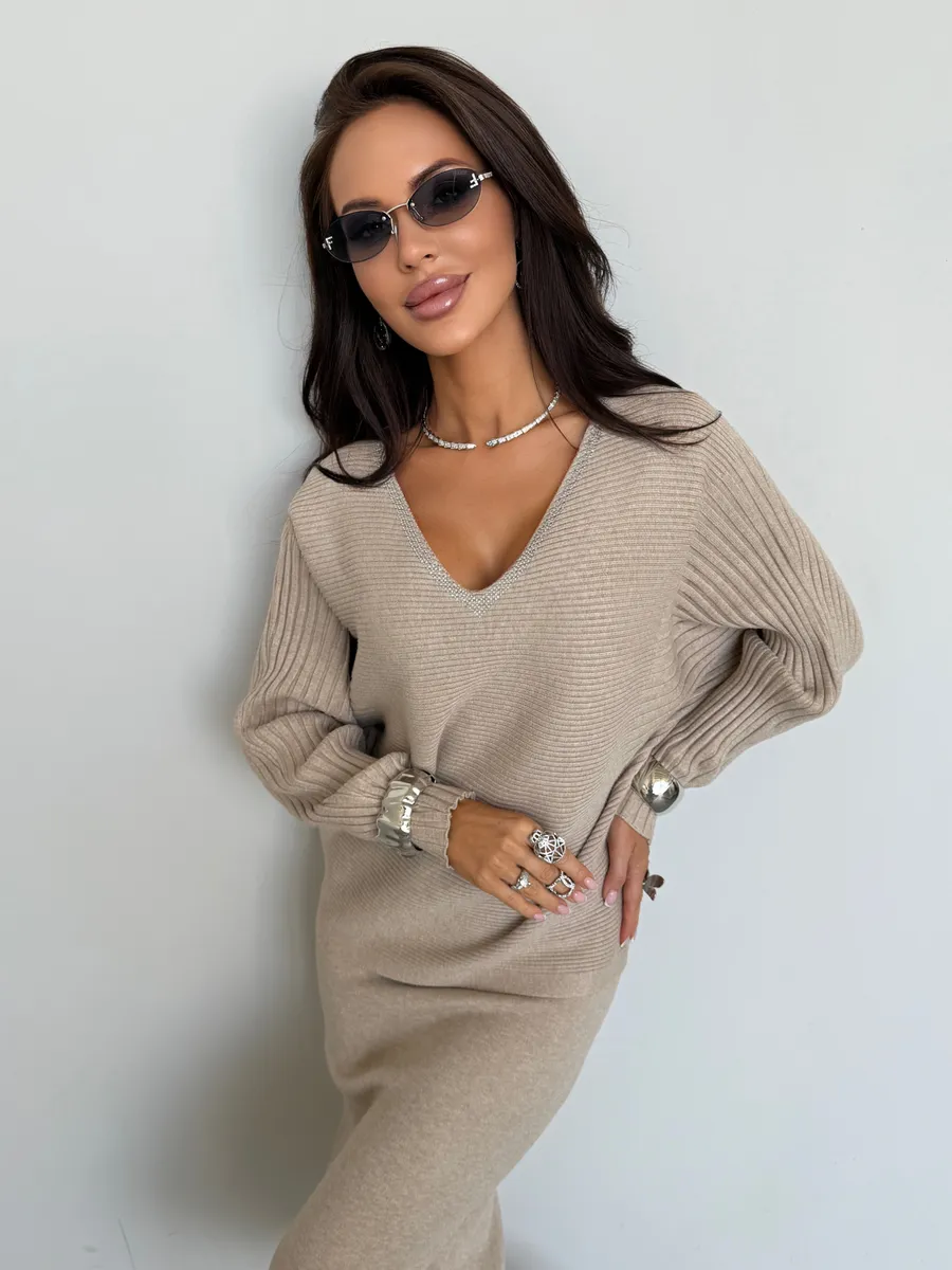 Бежевый теплый костюм с юбкой осенний трикотажный