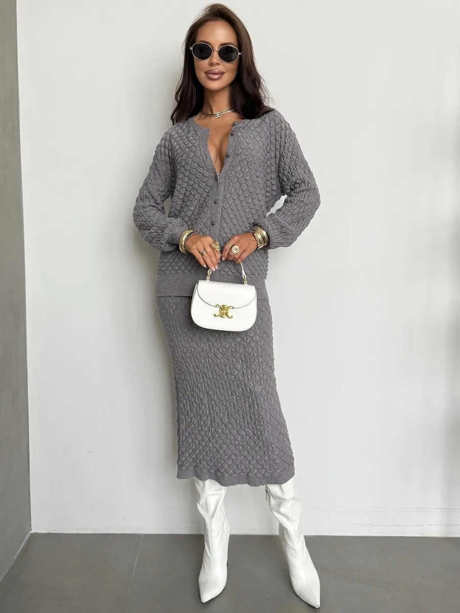 Серый теплый костюм осенний с юбкой трикотажный