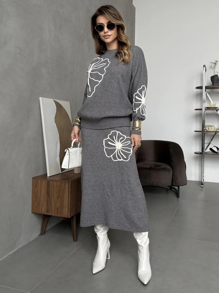 Теплый костюм с юбкой осенний трикотажный