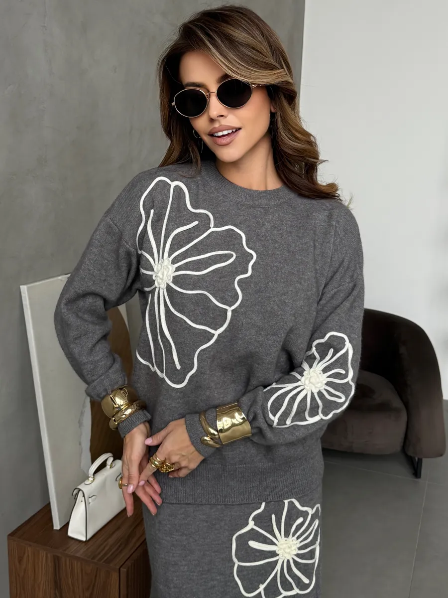 Серый теплый костюм с юбкой осенний трикотажный