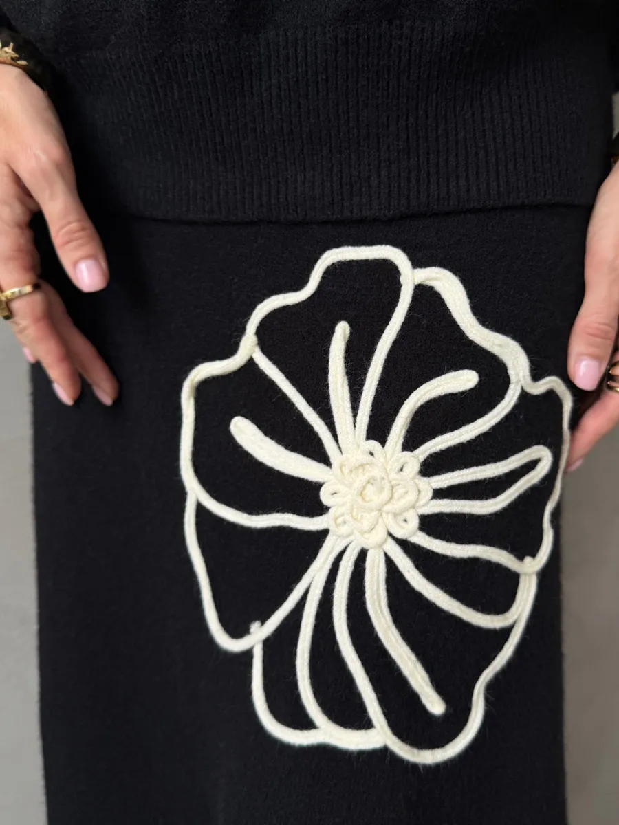 Черный теплый костюм с юбкой осенний трикотажный