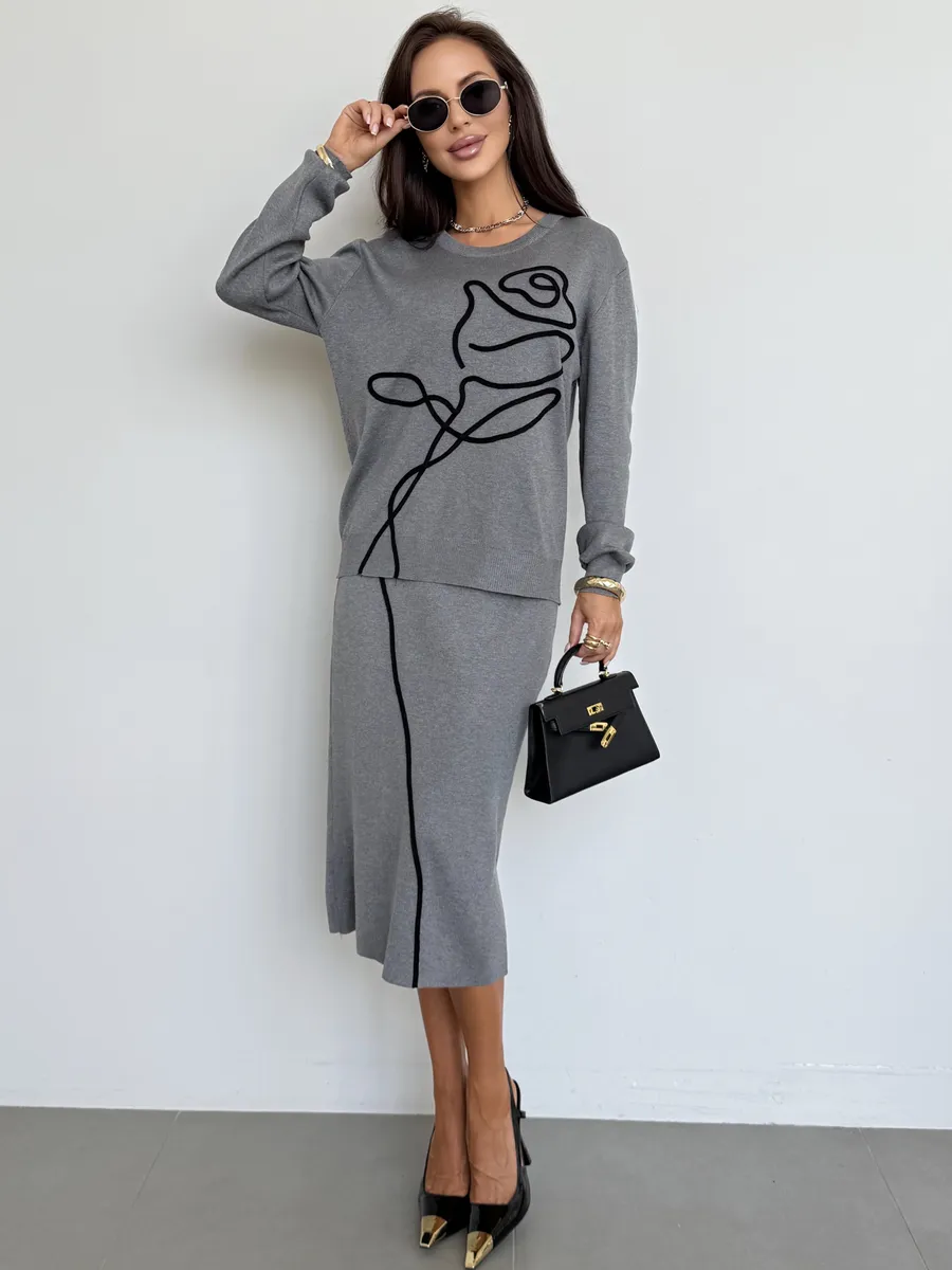 Серый теплый костюм с юбкой осенний трикотажный