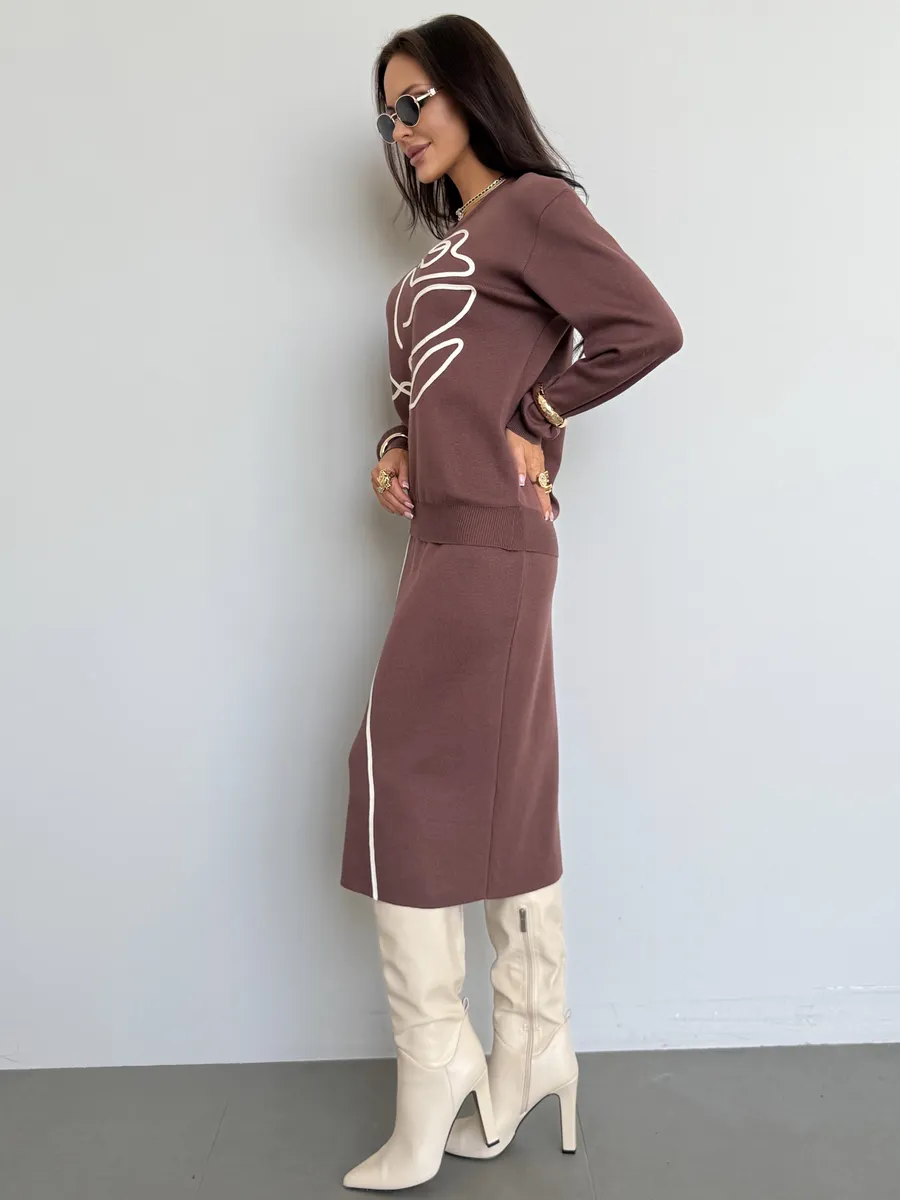 Коричневый теплый костюм с юбкой осенний трикотажный