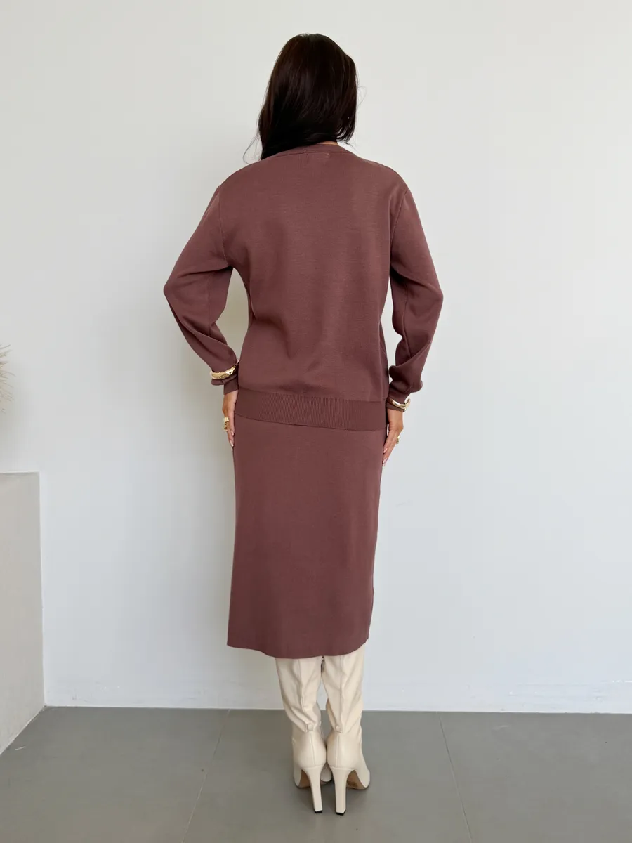 Коричневый теплый костюм с юбкой осенний трикотажный