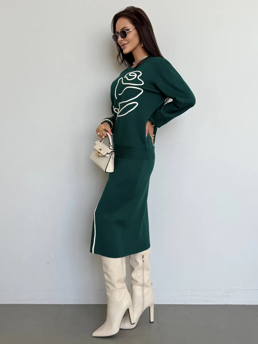Зеленый теплый костюм с юбкой осенний трикотажный
