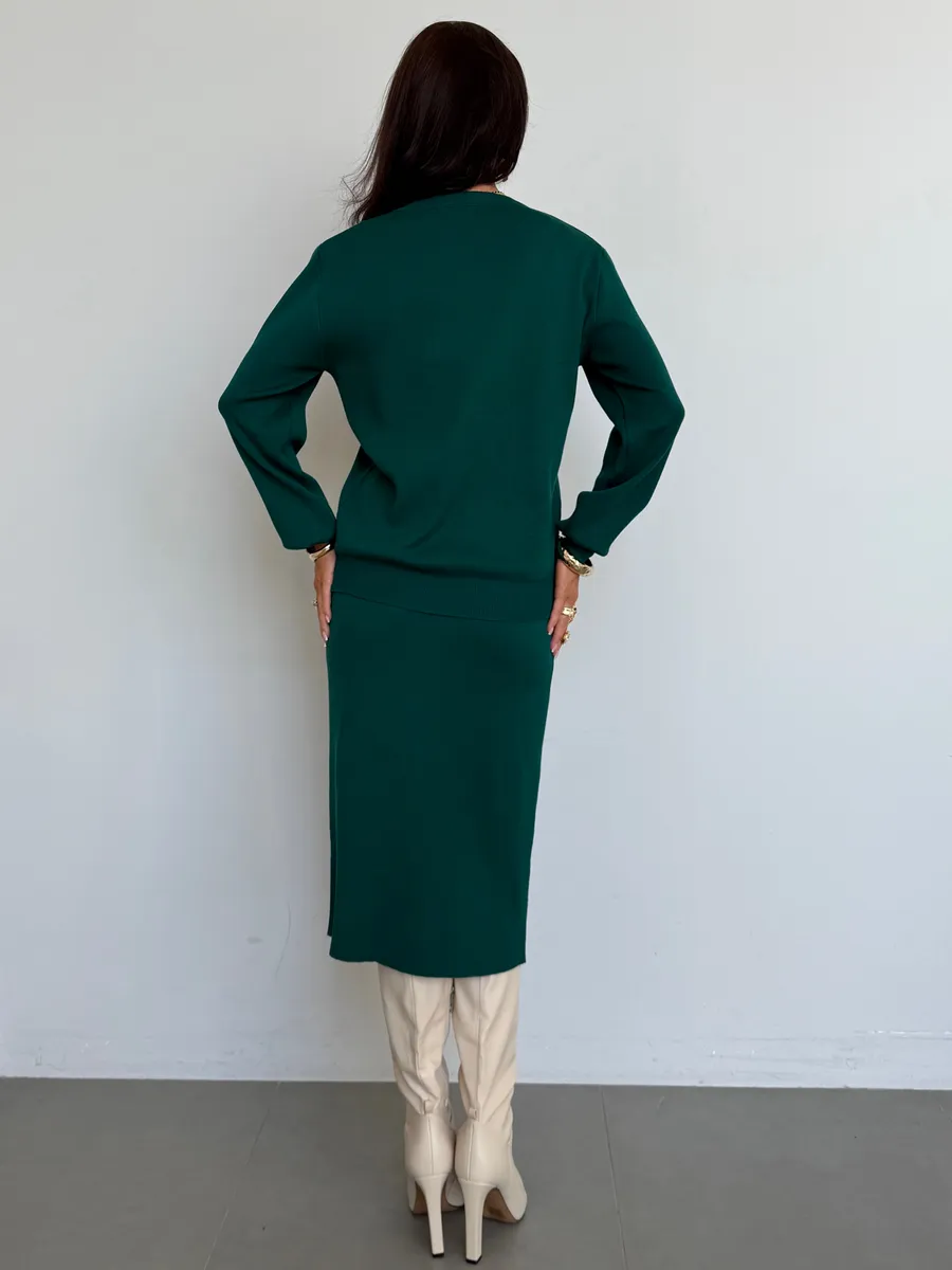 Зеленый теплый костюм с юбкой осенний трикотажный