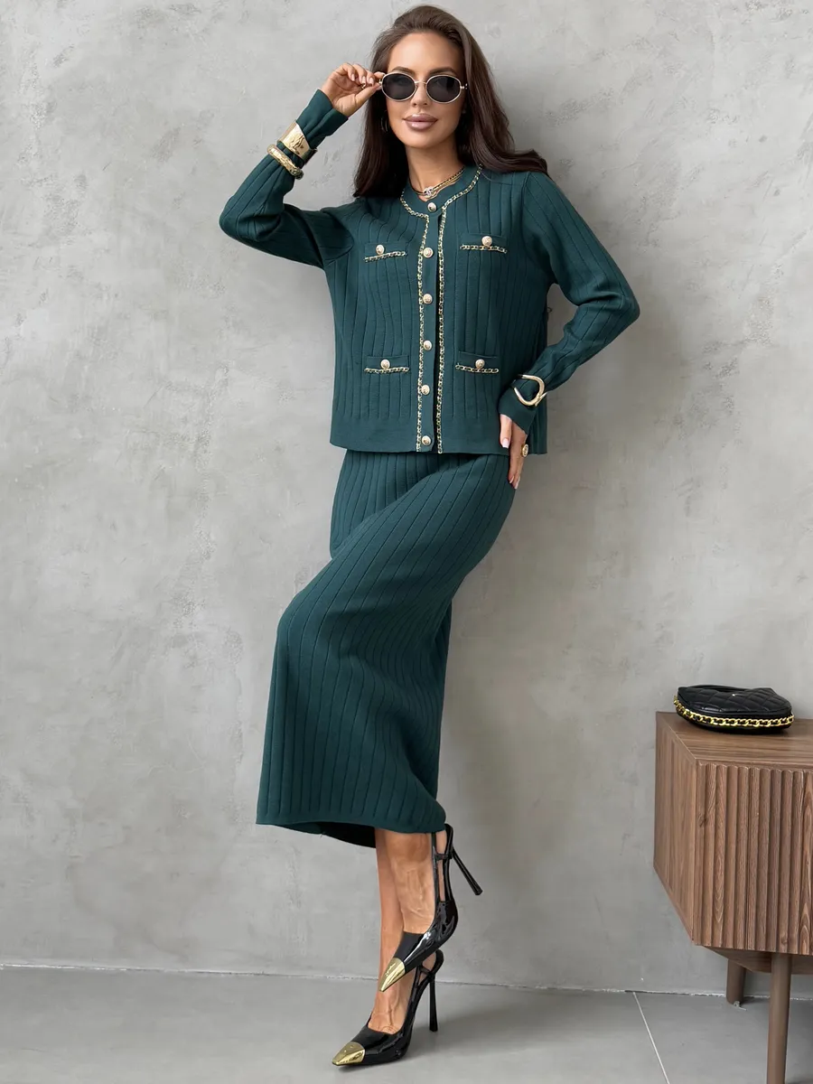 Зеленый теплый костюм с юбкой осенний трикотажный