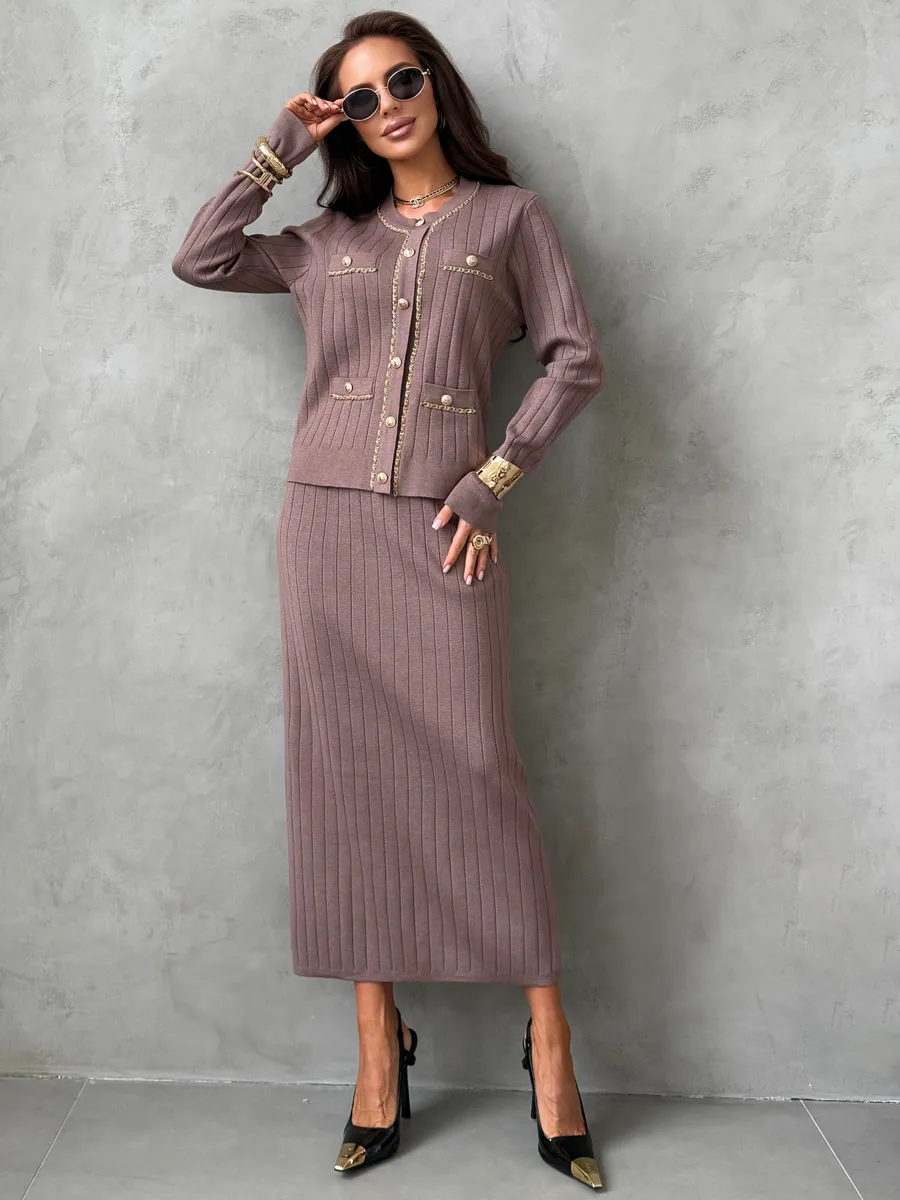 Коричневый теплый костюм с юбкой осенний трикотажный