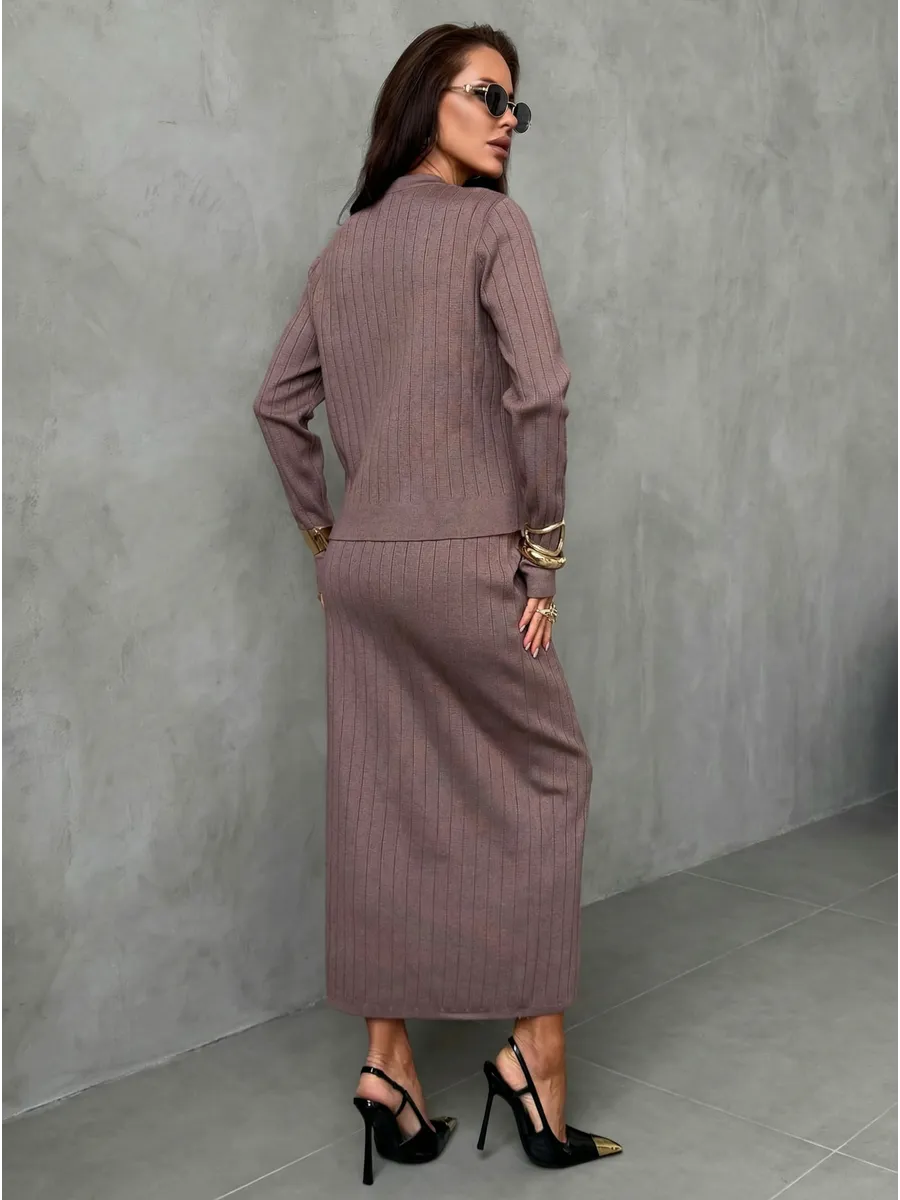 Коричневый теплый костюм с юбкой осенний трикотажный