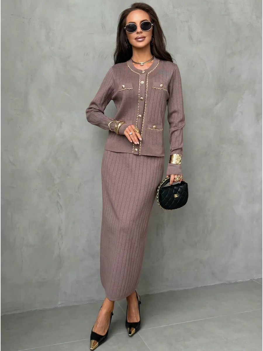 Теплый костюм с юбкой осенний трикотажный