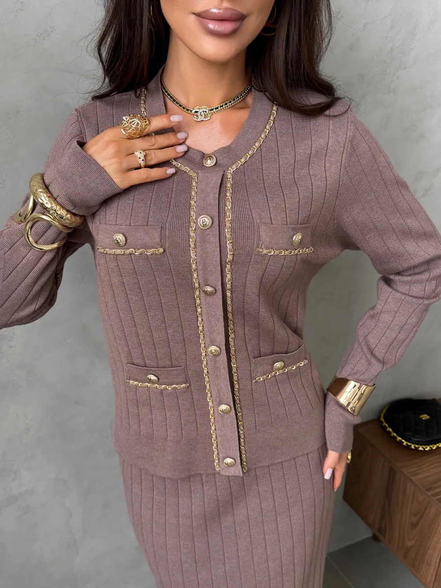 Коричневый теплый костюм с юбкой осенний трикотажный