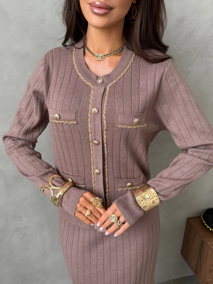 Коричневый теплый костюм с юбкой осенний трикотажный