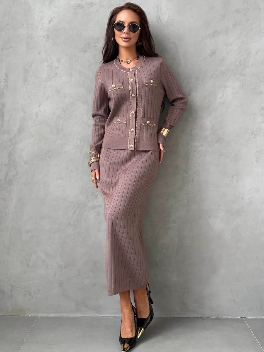 Коричневый теплый костюм с юбкой осенний трикотажный