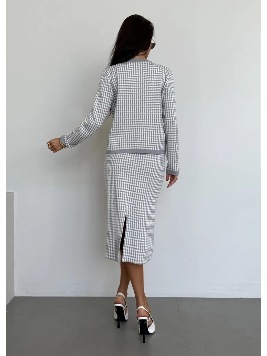 Серый теплый костюм с юбкой осенний трикотажный