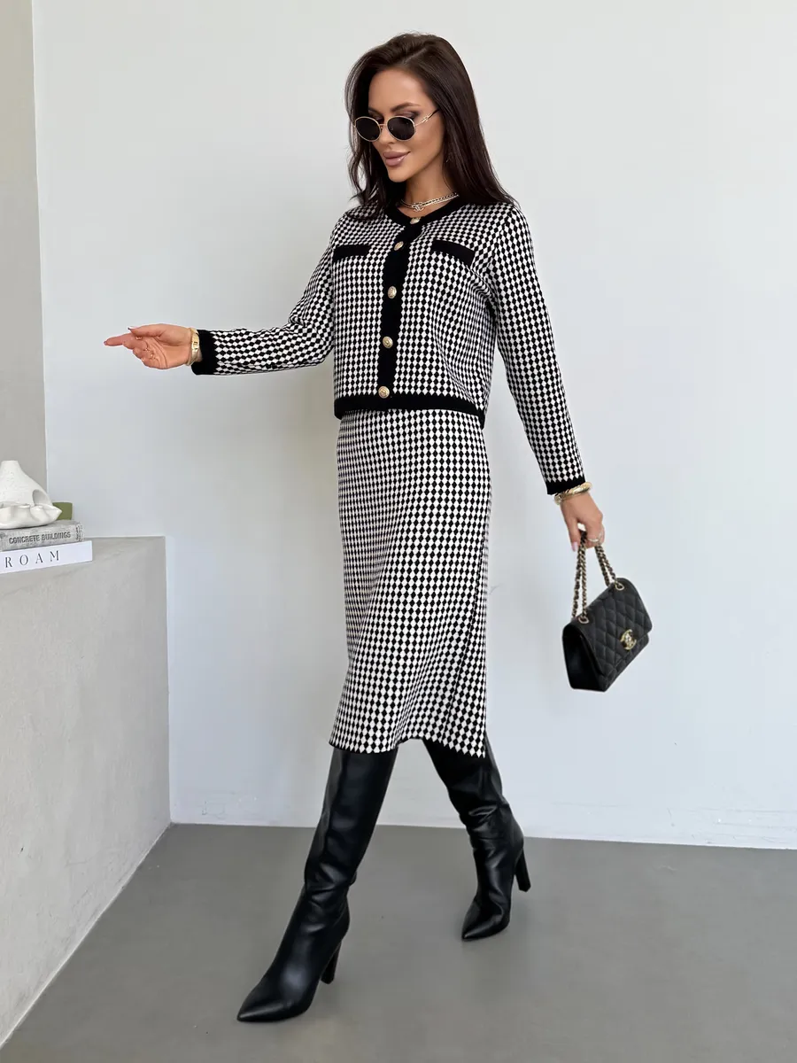 Теплый костюм с юбкой осенний трикотажный