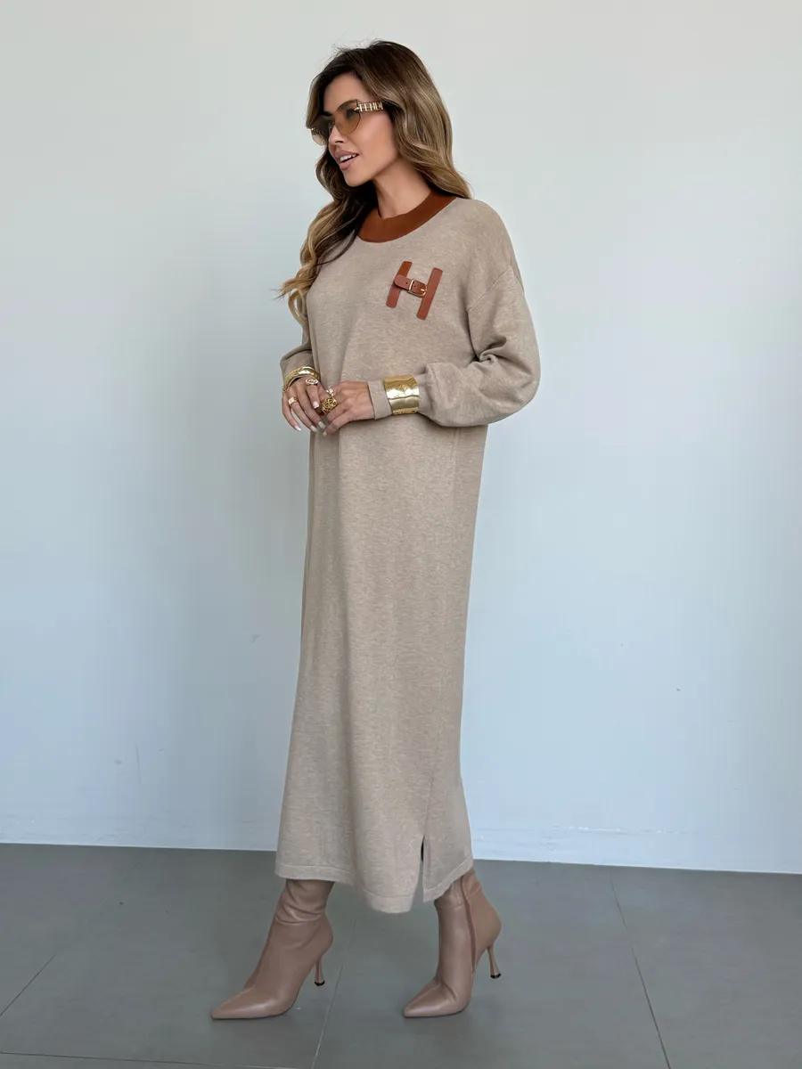 Бежевое платье осеннее теплое трикотажное