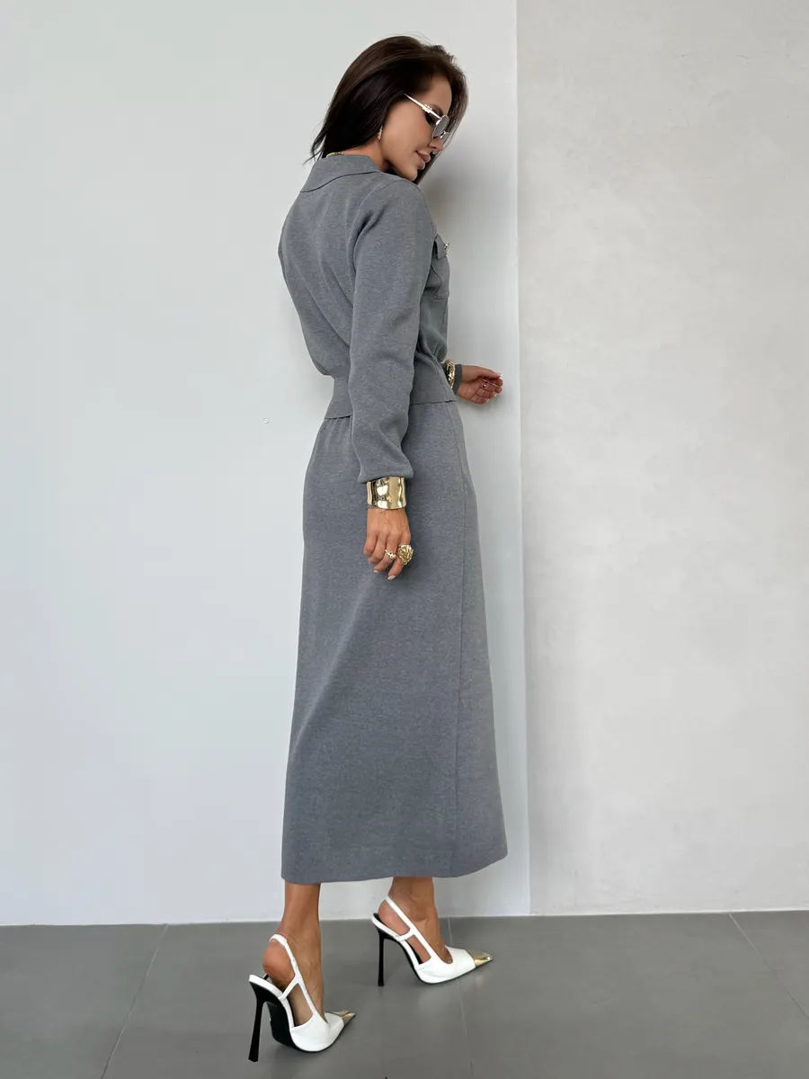 Серый теплый костюм с юбкой осенний трикотажный