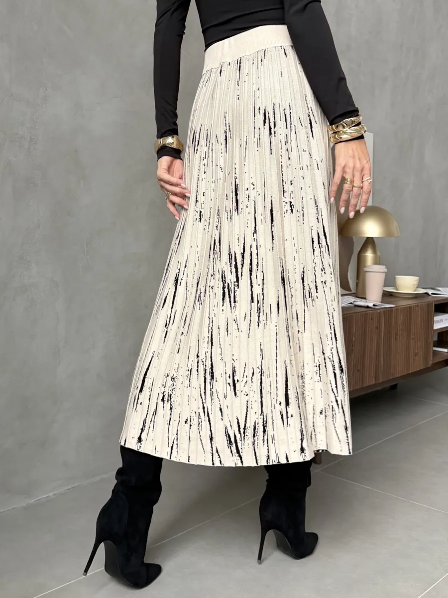 Молочная юбка миди трикотажная теплая