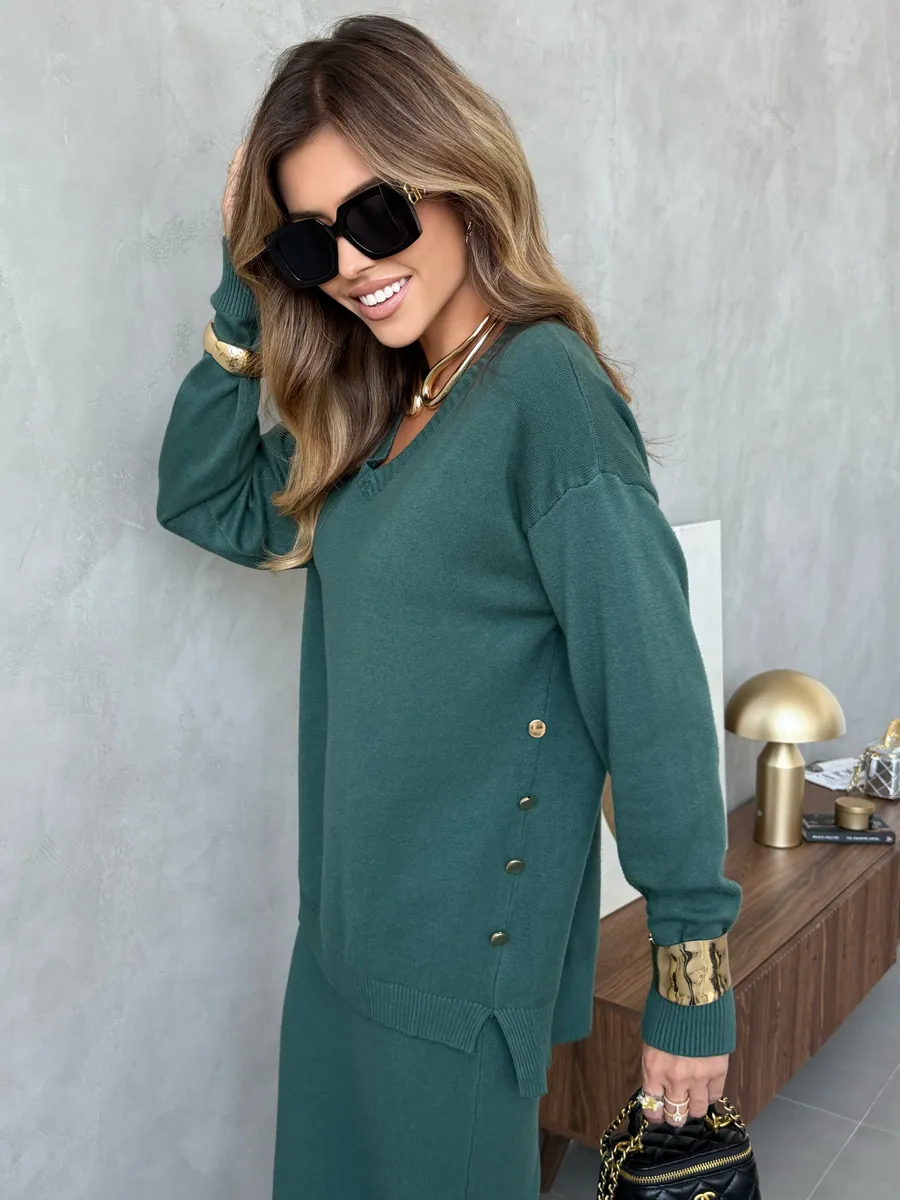 Зеленый костюм с юбкой теплый трикотажный