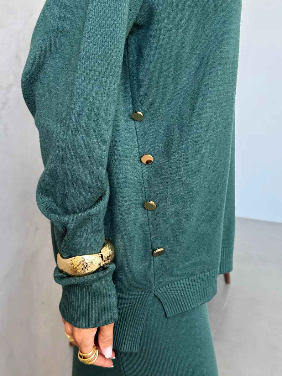 Зеленый костюм с юбкой теплый трикотажный