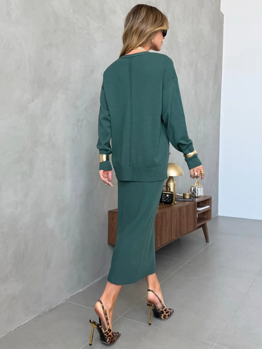 Зеленый костюм с юбкой теплый трикотажный