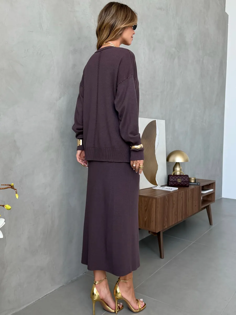 Коричневый костюм с юбкой теплый трикотажный