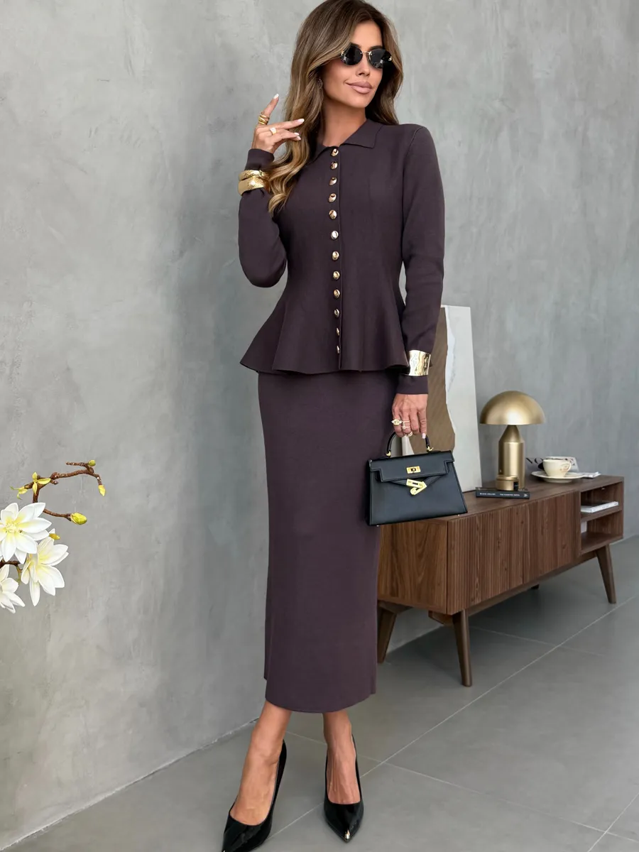 Коричневый костюм с юбкой теплый трикотажный