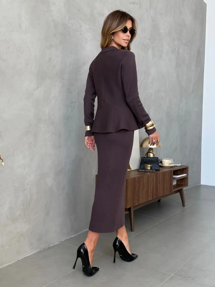 Коричневый костюм с юбкой теплый трикотажный