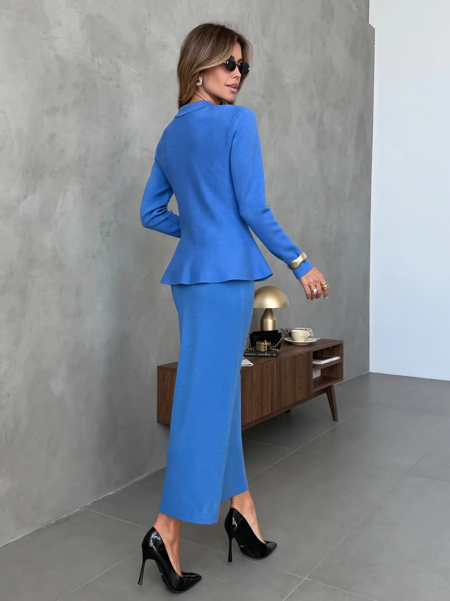 Синий костюм с юбкой теплый трикотажный
