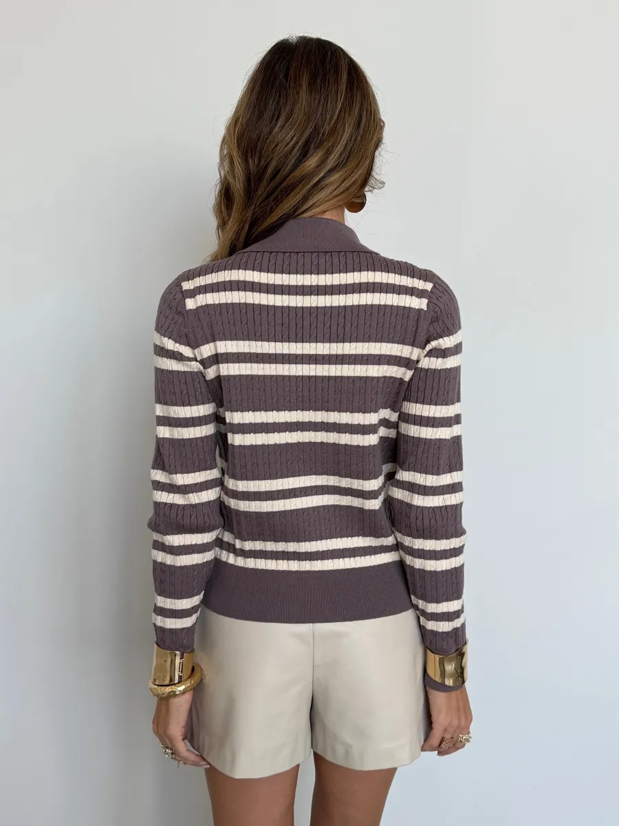 Коричневая кофта теплая нарядная в полоску