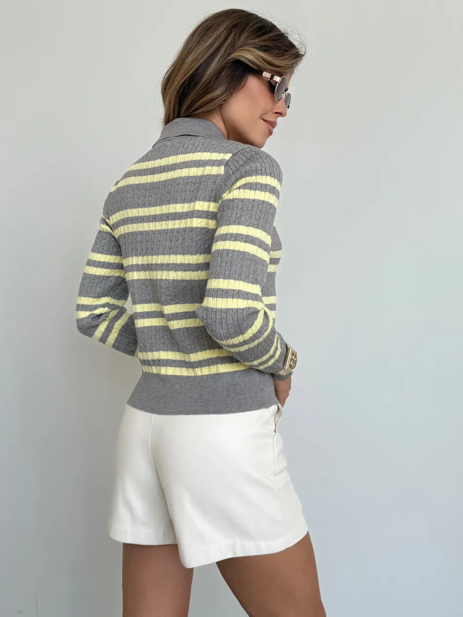 Серая кофта теплая нарядная в полоску