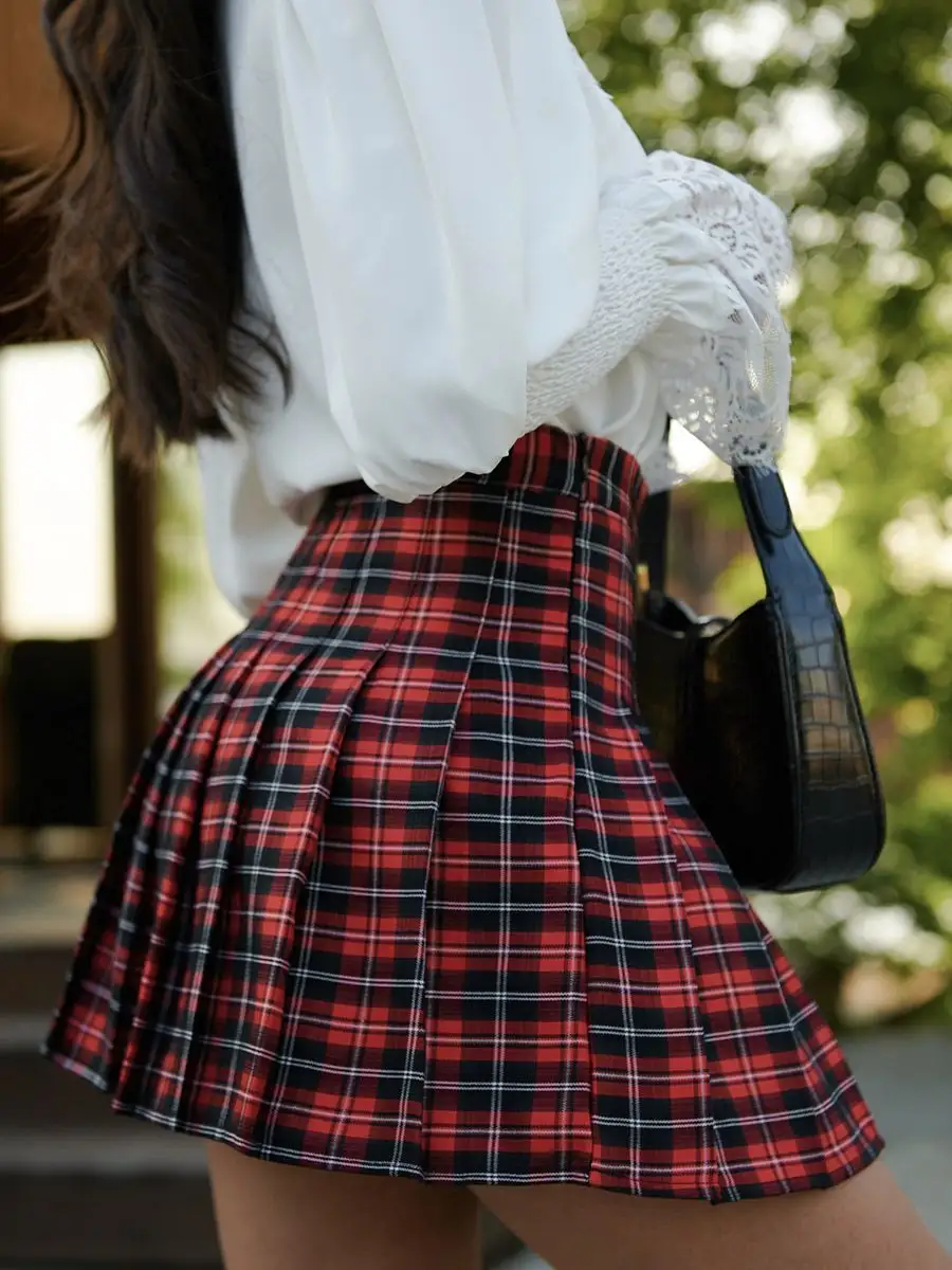 Красная юбка короткая теннисная в складку