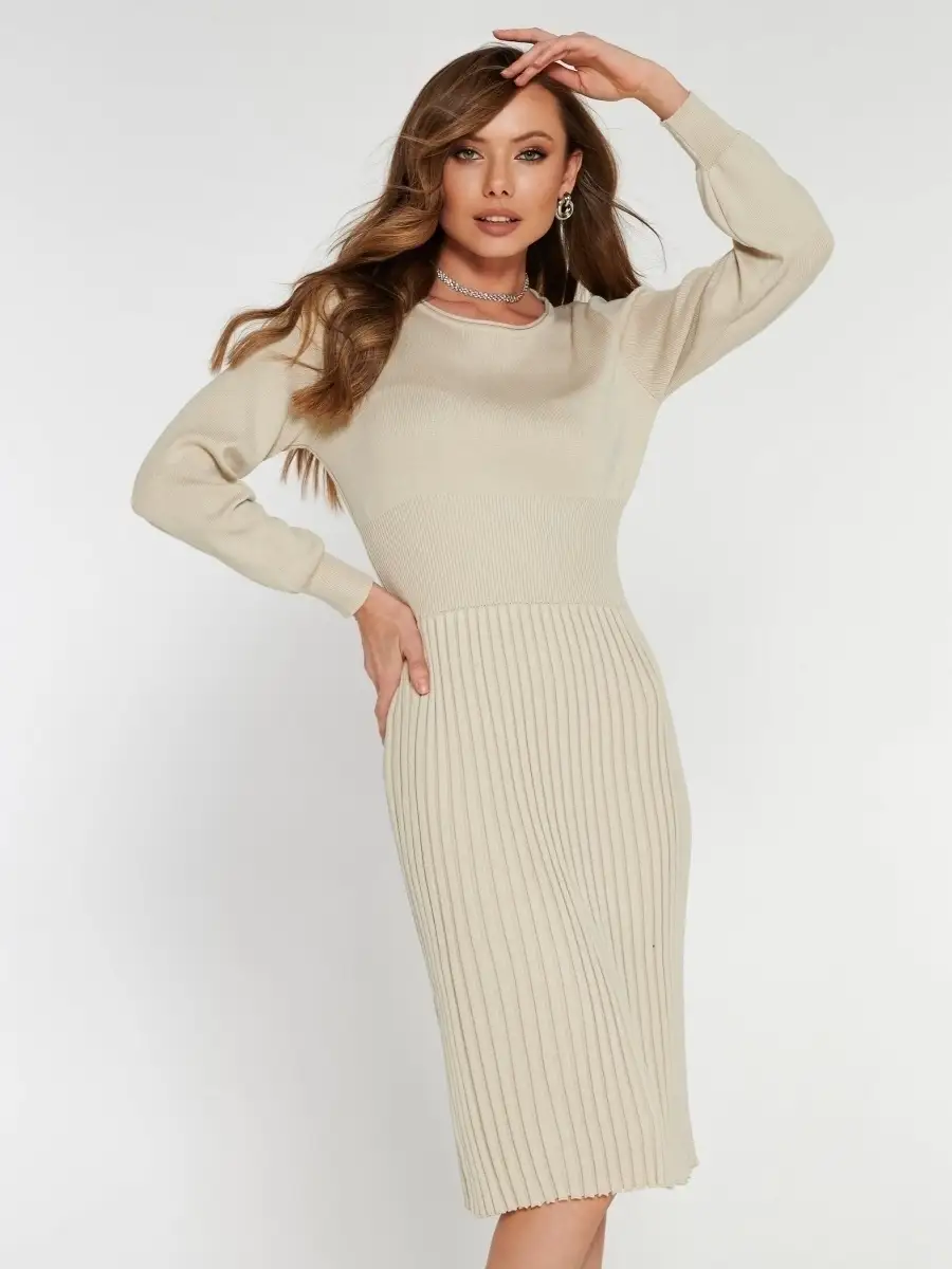 Молочное платье женское вечернее теплое трикотажное офисное миди