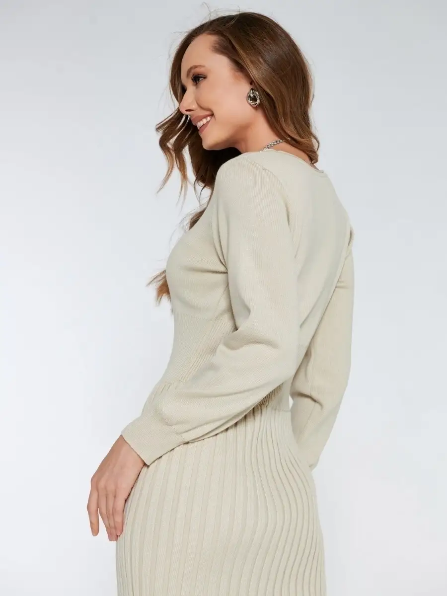 Молочное платье женское вечернее теплое трикотажное офисное миди