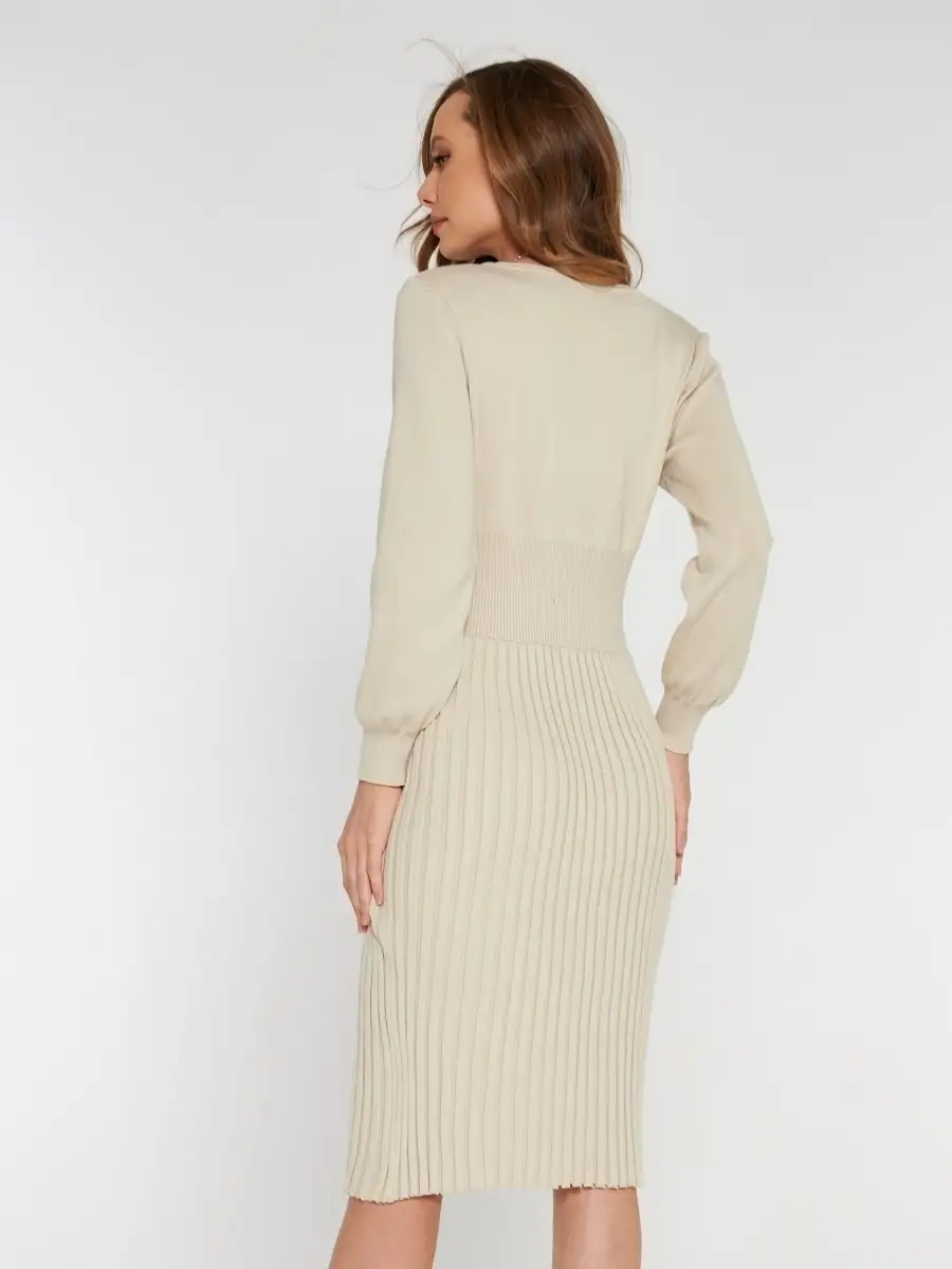 Молочное платье женское вечернее теплое трикотажное офисное миди