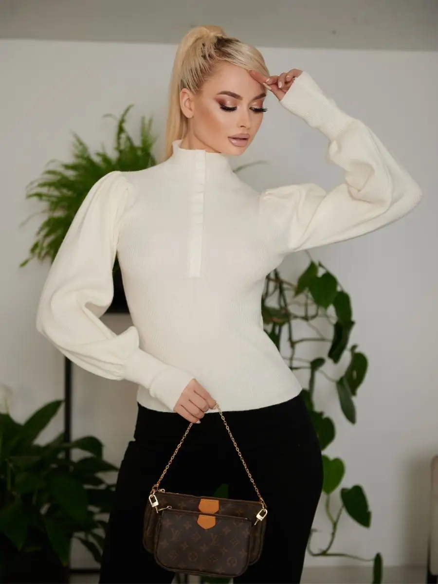 Белая кофта с длинным рукавом