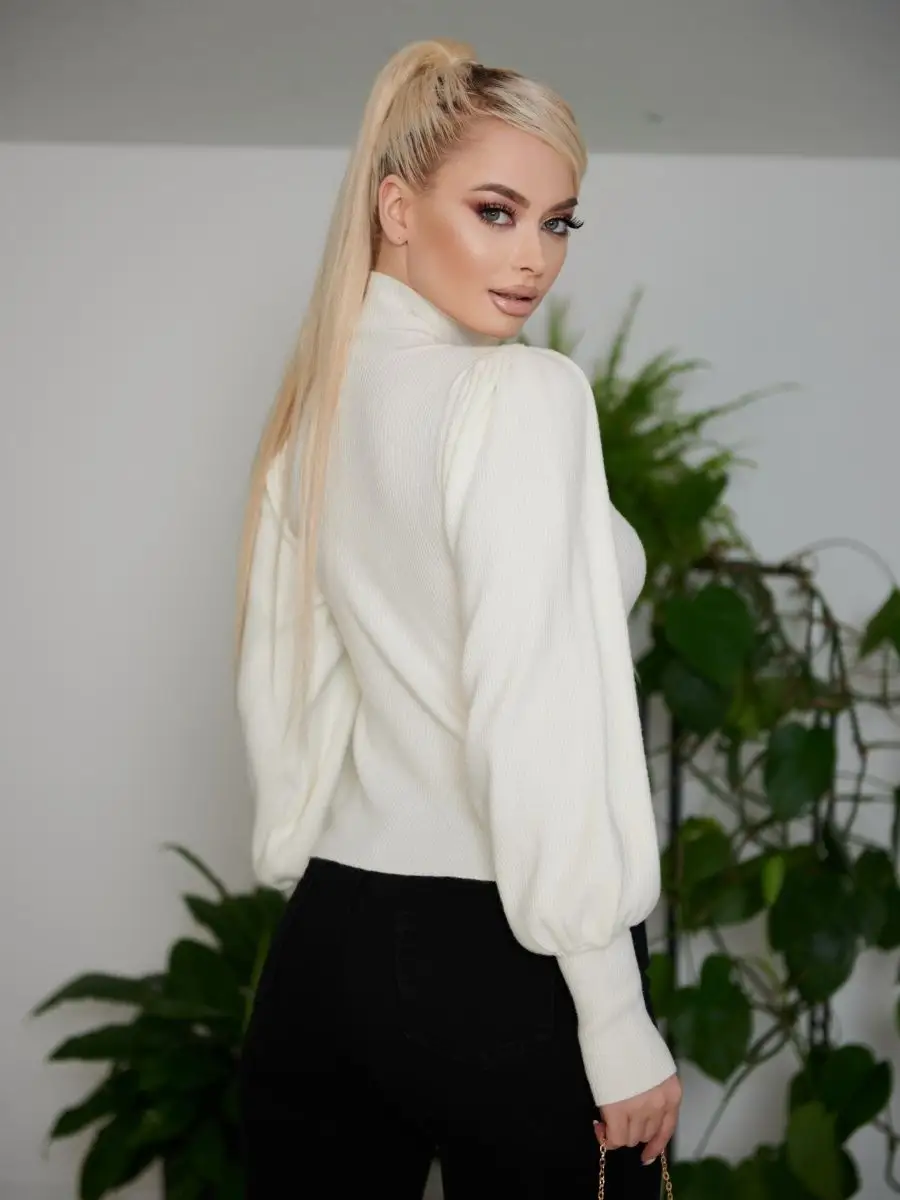 Белая кофта с длинным рукавом