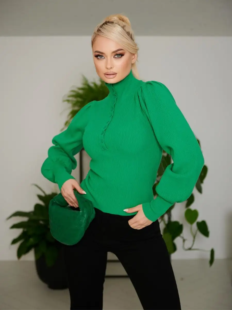 Зеленая кофта с длинным рукавом