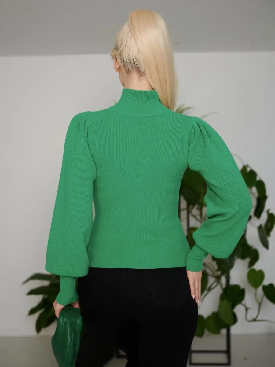Зеленая кофта с длинным рукавом