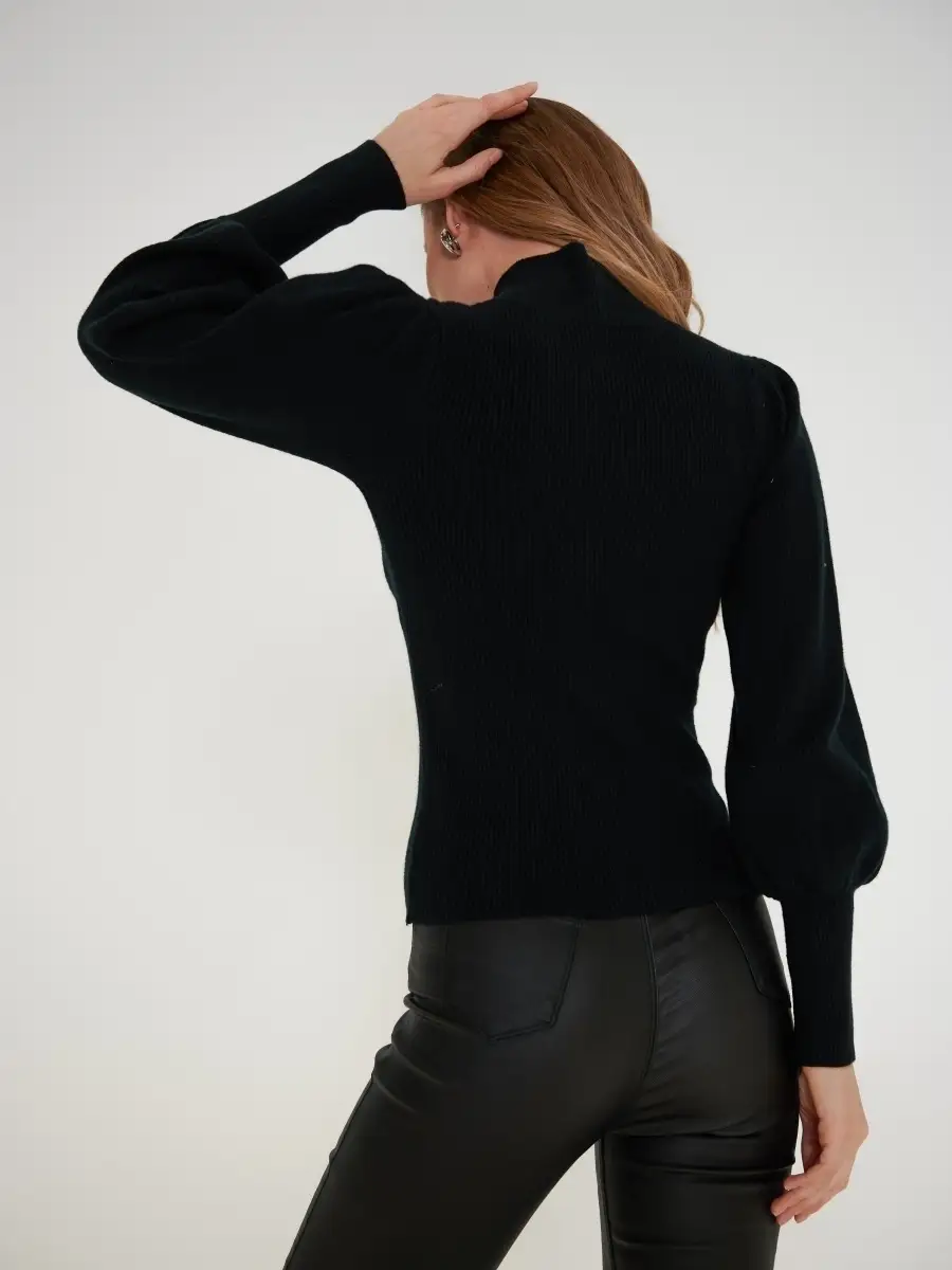 Черная кофта с длинным рукавом