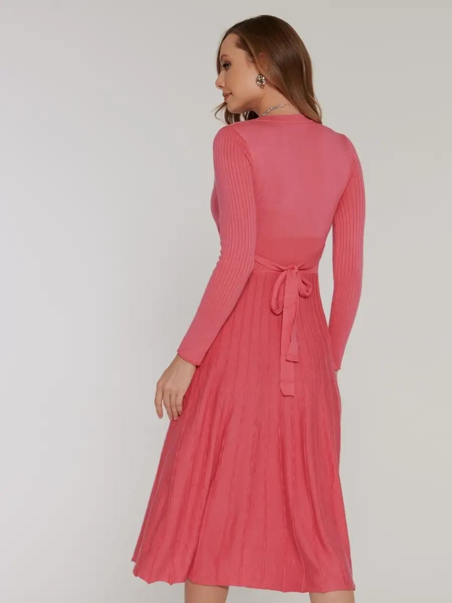 Розовое платье