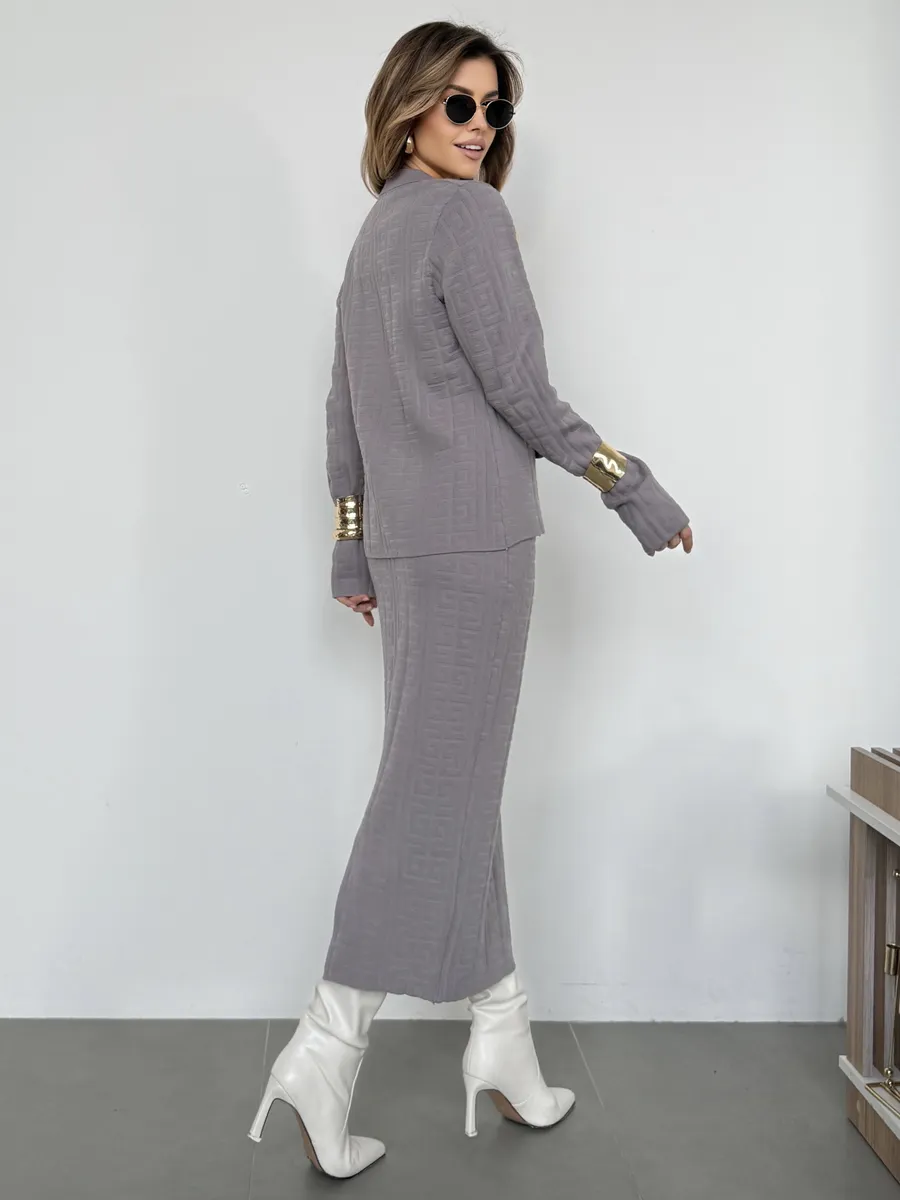 Серый теплый костюм с юбкой осенний трикотажный
