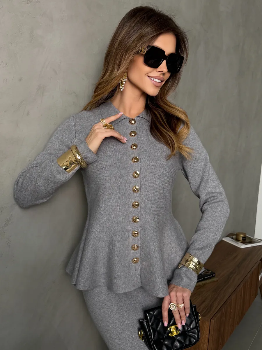 Серый костюм с юбкой теплый трикотажный