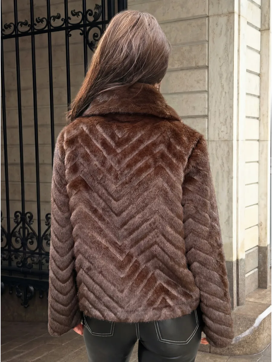 Коричневая шуба искусственная зимняя короткая