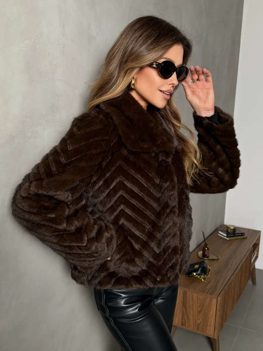 Коричневая шуба искусственная зимняя короткая