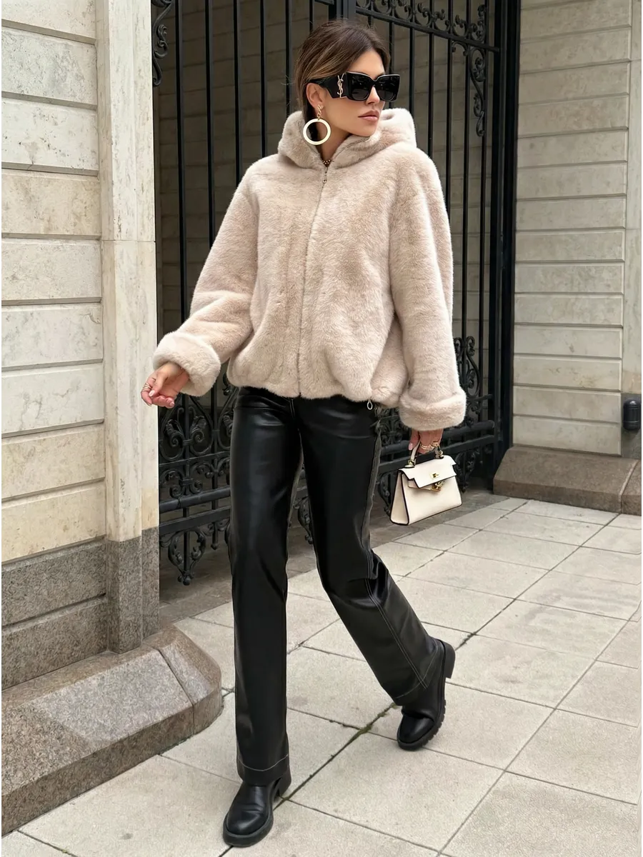 Шуба искусственная зимняя короткая с капюшоном