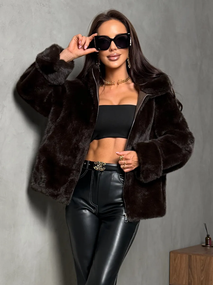 Шуба искусственная зимняя короткая с капюшоном