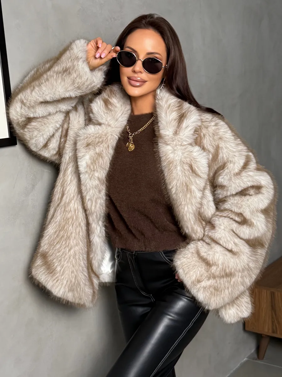 Молочная шуба искусственная зимняя короткая